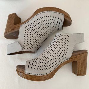 Dansko Size 41 Danae Oyster Heeled Sandal